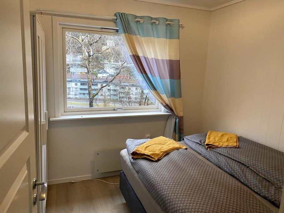 Lovely 2 Bedroom Apartmen With Free Parking Bergen Zewnętrze zdjęcie